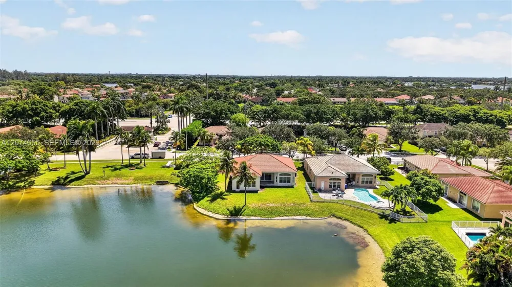 2342 NW 184th Ter Pembroke Pines, FL 33029