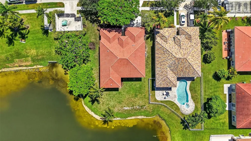 2342 NW 184th Ter Pembroke Pines, FL 33029