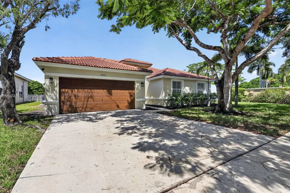 2342 NW 184th Ter Pembroke Pines, FL 33029