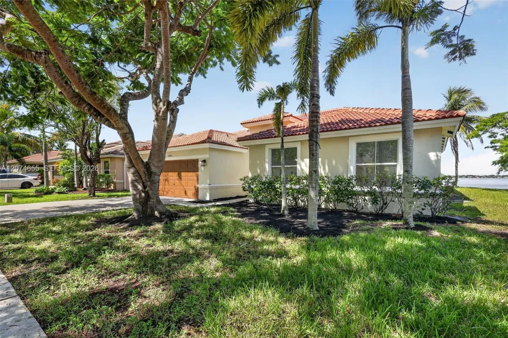 2342 NW 184th Ter Pembroke Pines, FL 33029