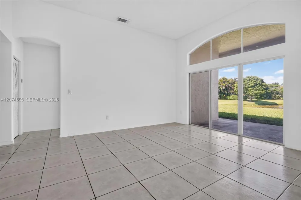 2342 NW 184th Ter Pembroke Pines, FL 33029