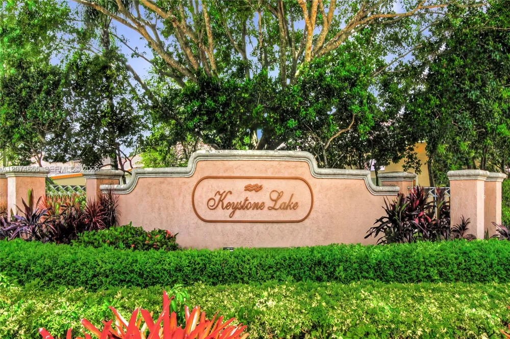 2342 NW 184th Ter Pembroke Pines, FL 33029