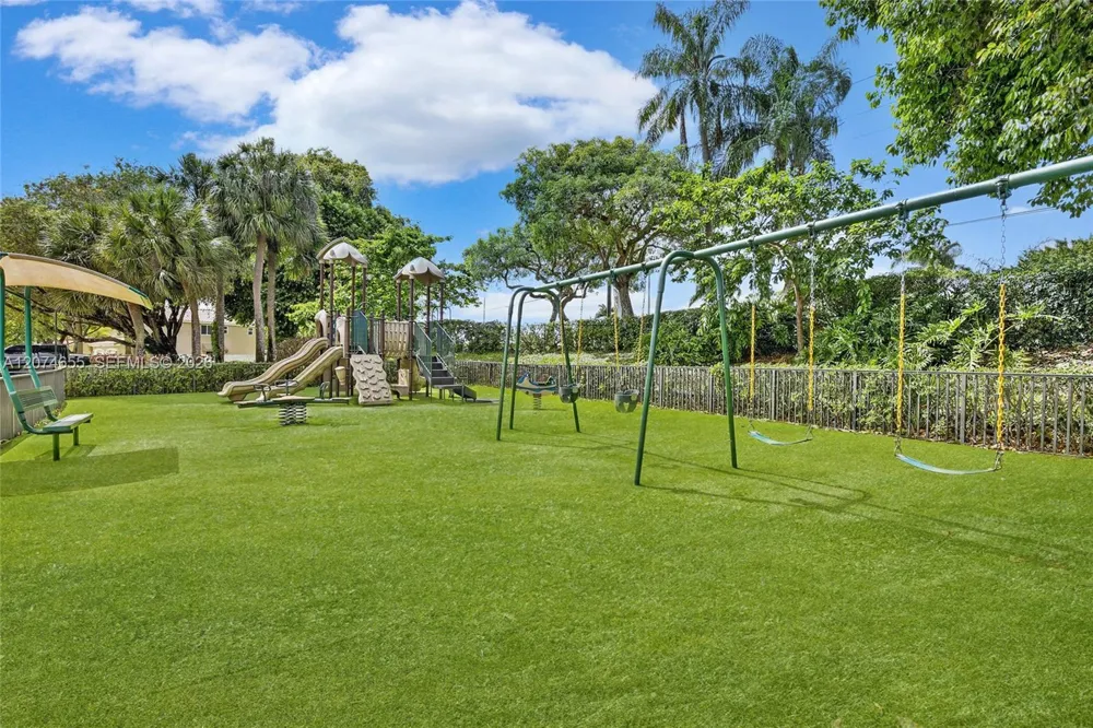 2342 NW 184th Ter Pembroke Pines, FL 33029