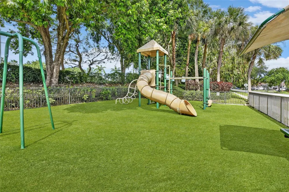 2342 NW 184th Ter Pembroke Pines, FL 33029