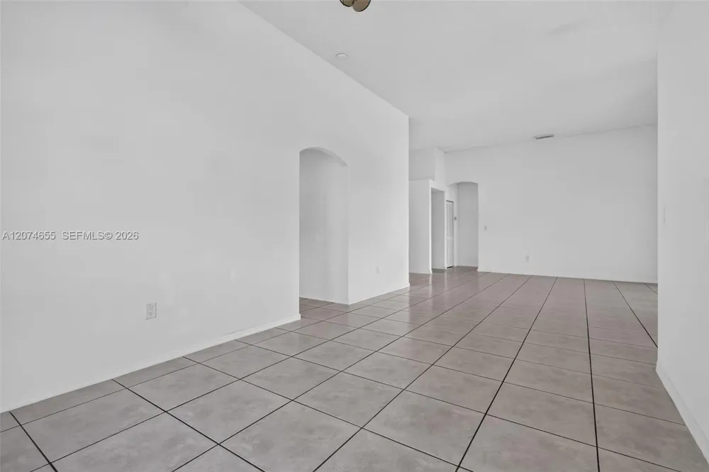 2342 NW 184th Ter Pembroke Pines, FL 33029