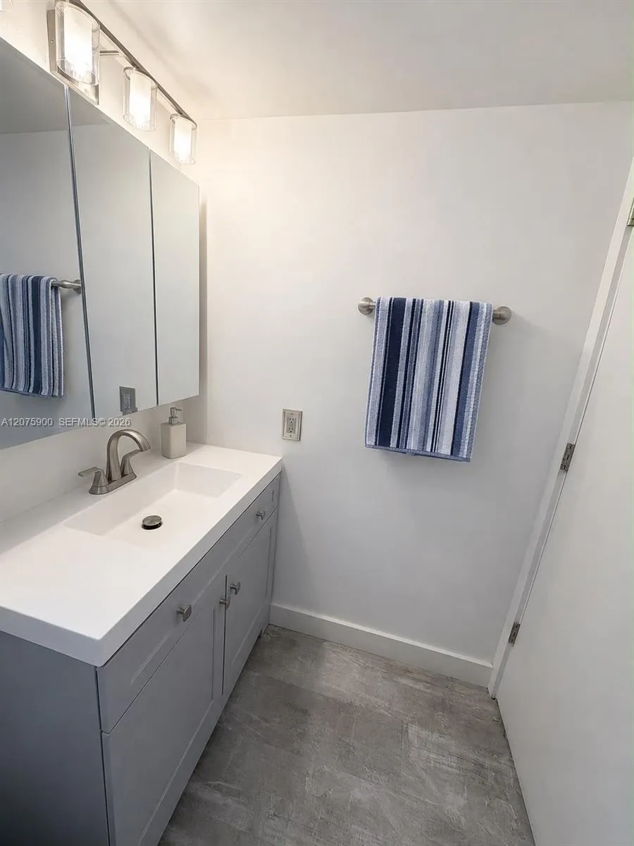 1195 NW 125th Ct #101 Miami, FL 33182