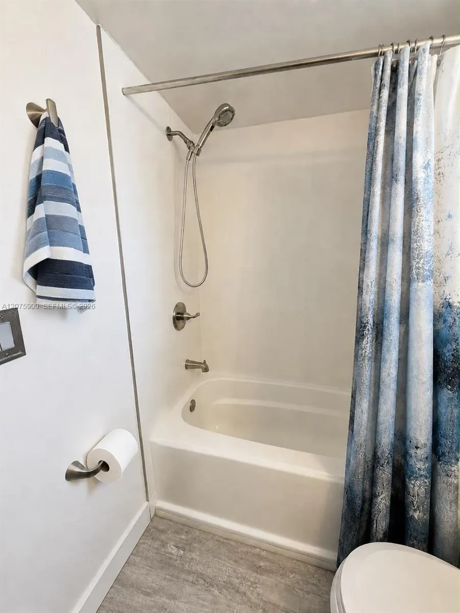 1195 NW 125th Ct #101 Miami, FL 33182
