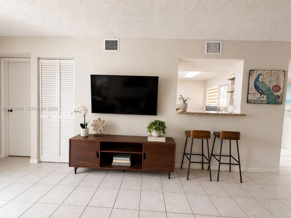 1195 NW 125th Ct #101 Miami, FL 33182