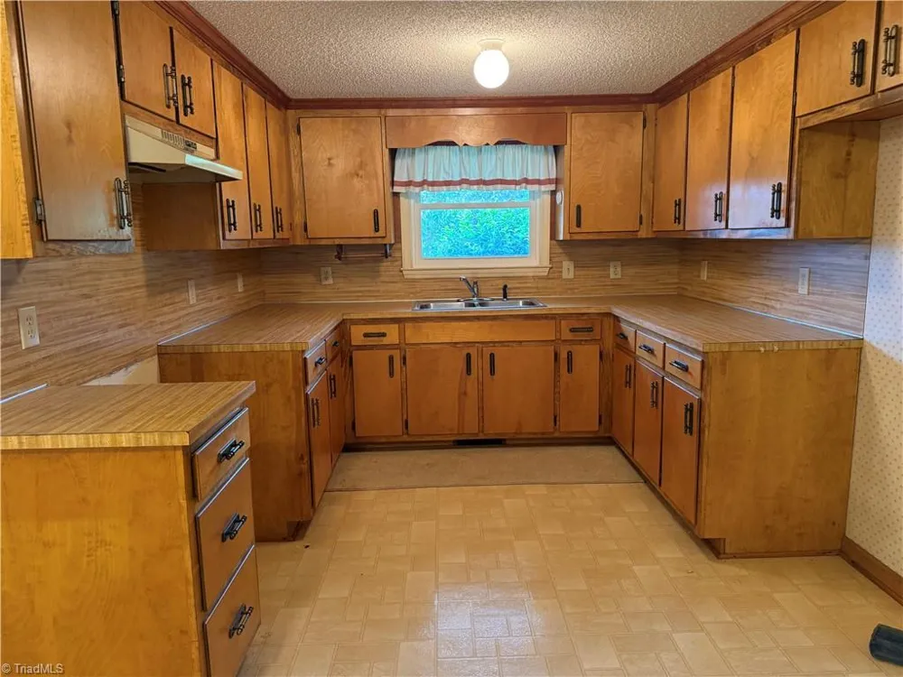 6679 Lackey Road Staley, NC 27355