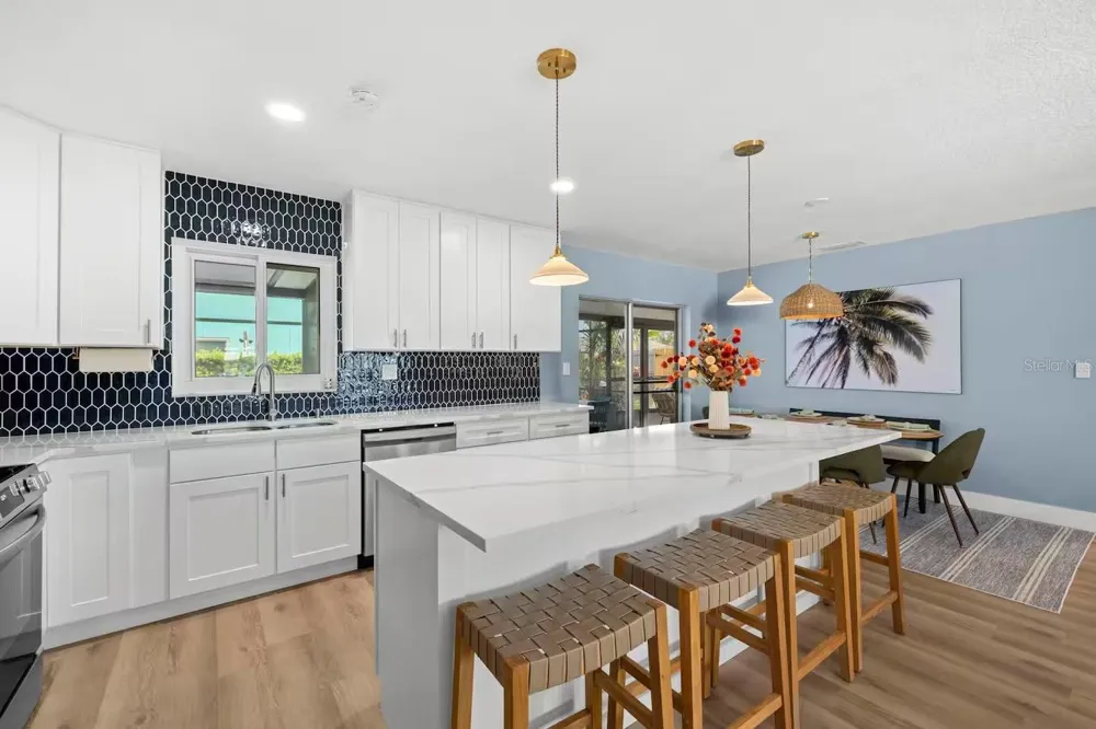 2902 23RD AVENUE W Bradenton, FL 34205
