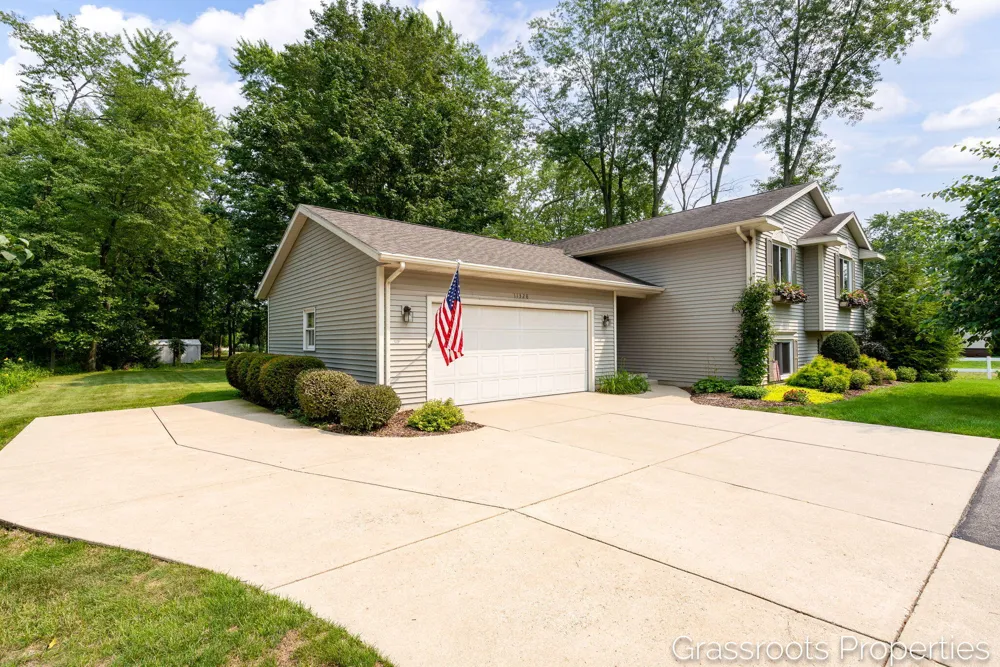 11328 56th Avenue Allendale, MI 49401