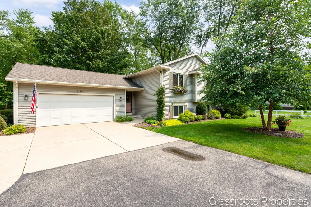 11328 56th Avenue Allendale, MI 49401