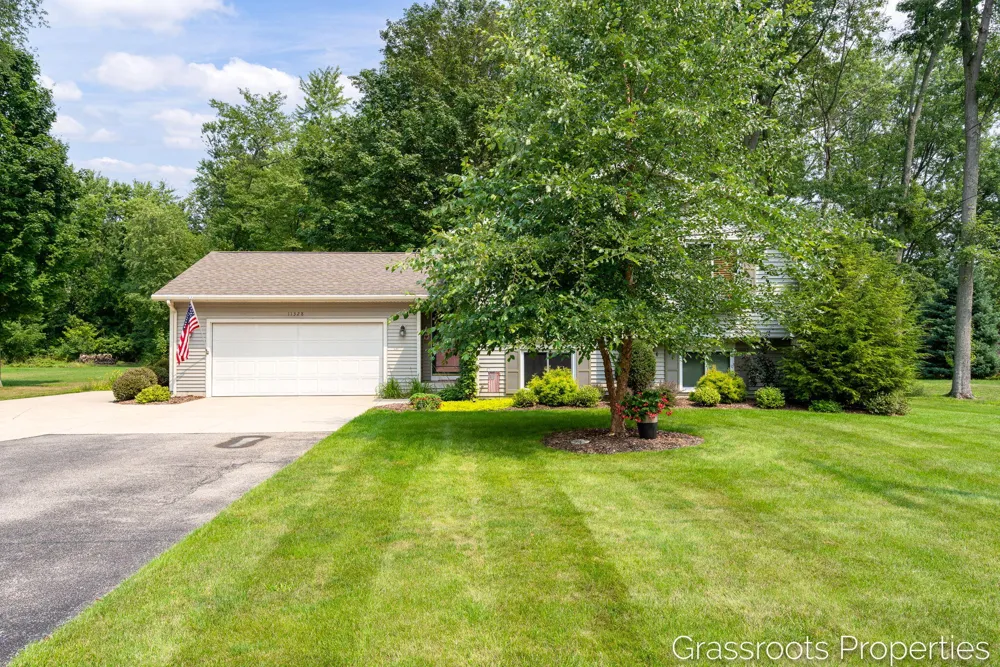 11328 56th Avenue Allendale, MI 49401