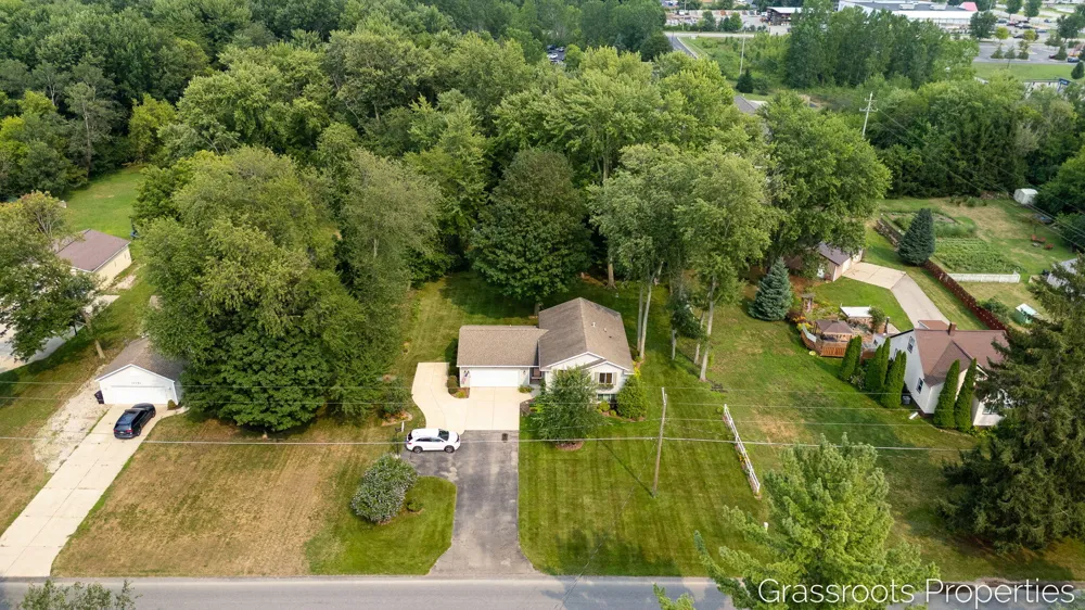 11328 56th Avenue Allendale, MI 49401