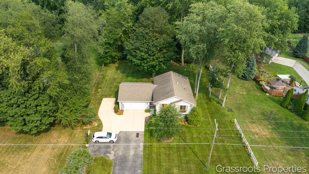 11328 56th Avenue Allendale, MI 49401