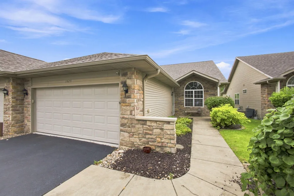 1425 Mybeck Place Crown Point, IN 46307