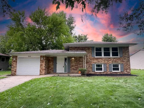 946 W 67th Place