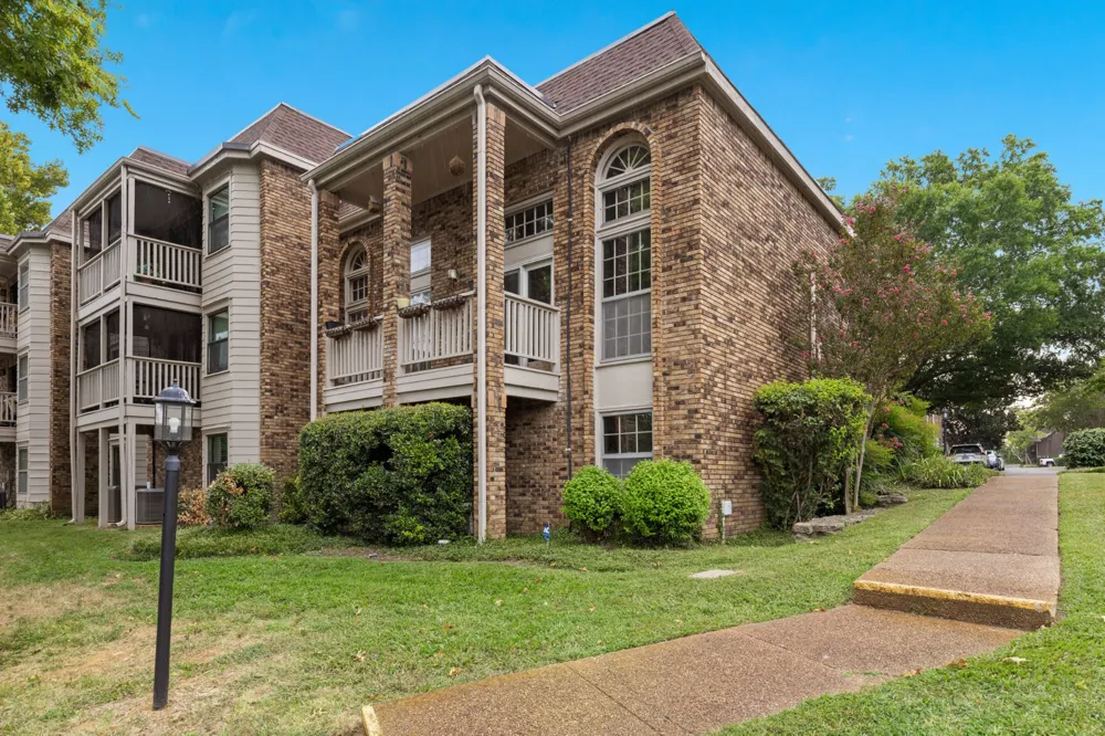 401 Bowling Ave #17 Nashville, TN 37205