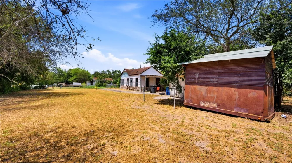 1403 W Crockett Street Beeville, TX 78102