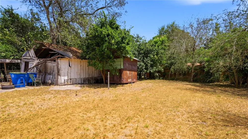 1403 W Crockett Street Beeville, TX 78102