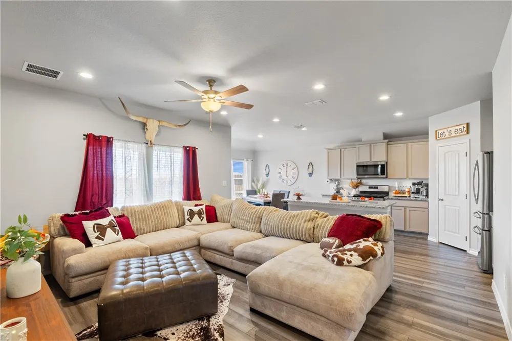 108 Donegal Street Sinton, TX 78387