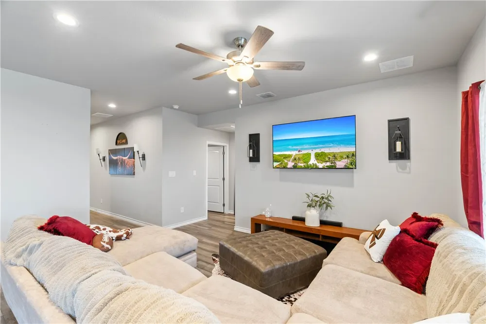 108 Donegal Street Sinton, TX 78387