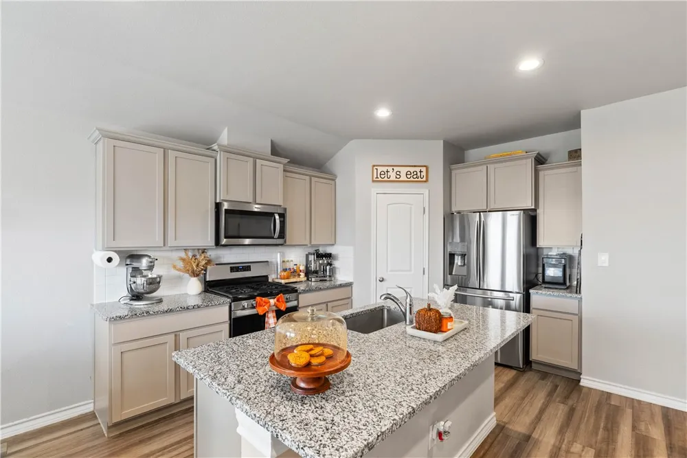 108 Donegal Street Sinton, TX 78387
