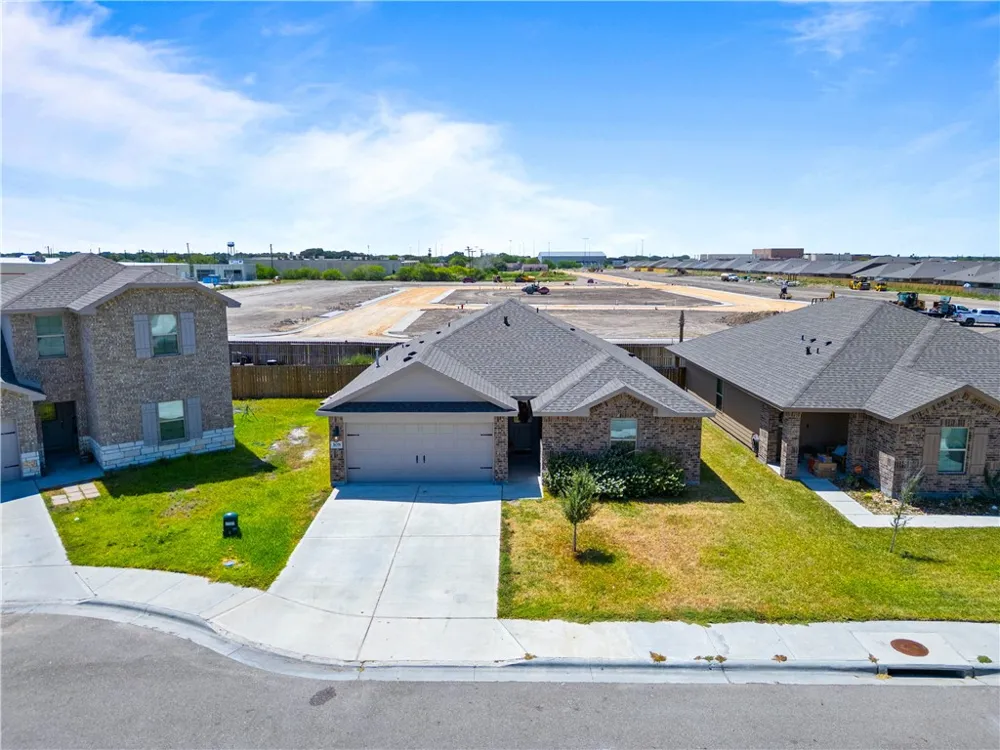 108 Donegal Street Sinton, TX 78387