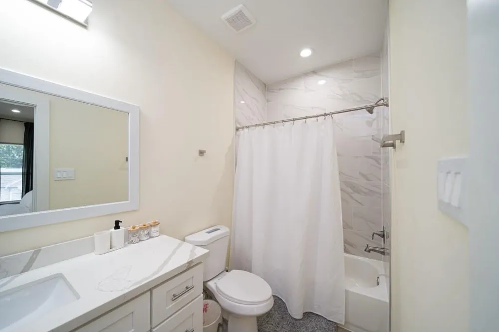 6743 Madrid St Street #B Houston, TX 77021