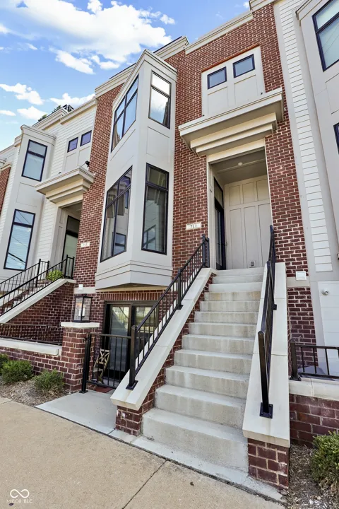 711 E 16th Street