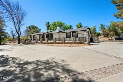 712 Avenue R-8