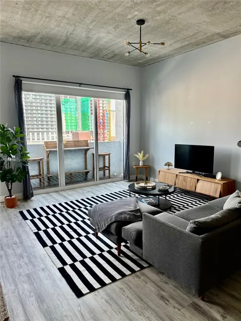 133 NE 2nd Ave #915