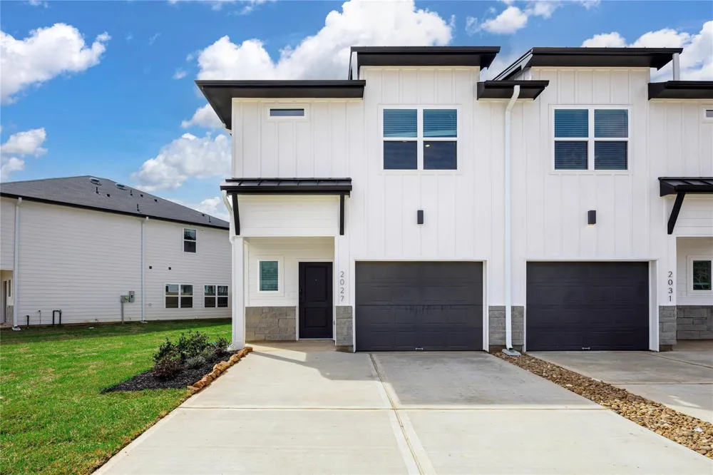 1993 Longmire Villas Court Conroe, TX 77304