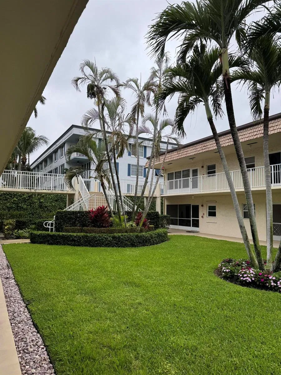 632 Snug Harbor Drive #D6 Boynton Beach, FL 33435
