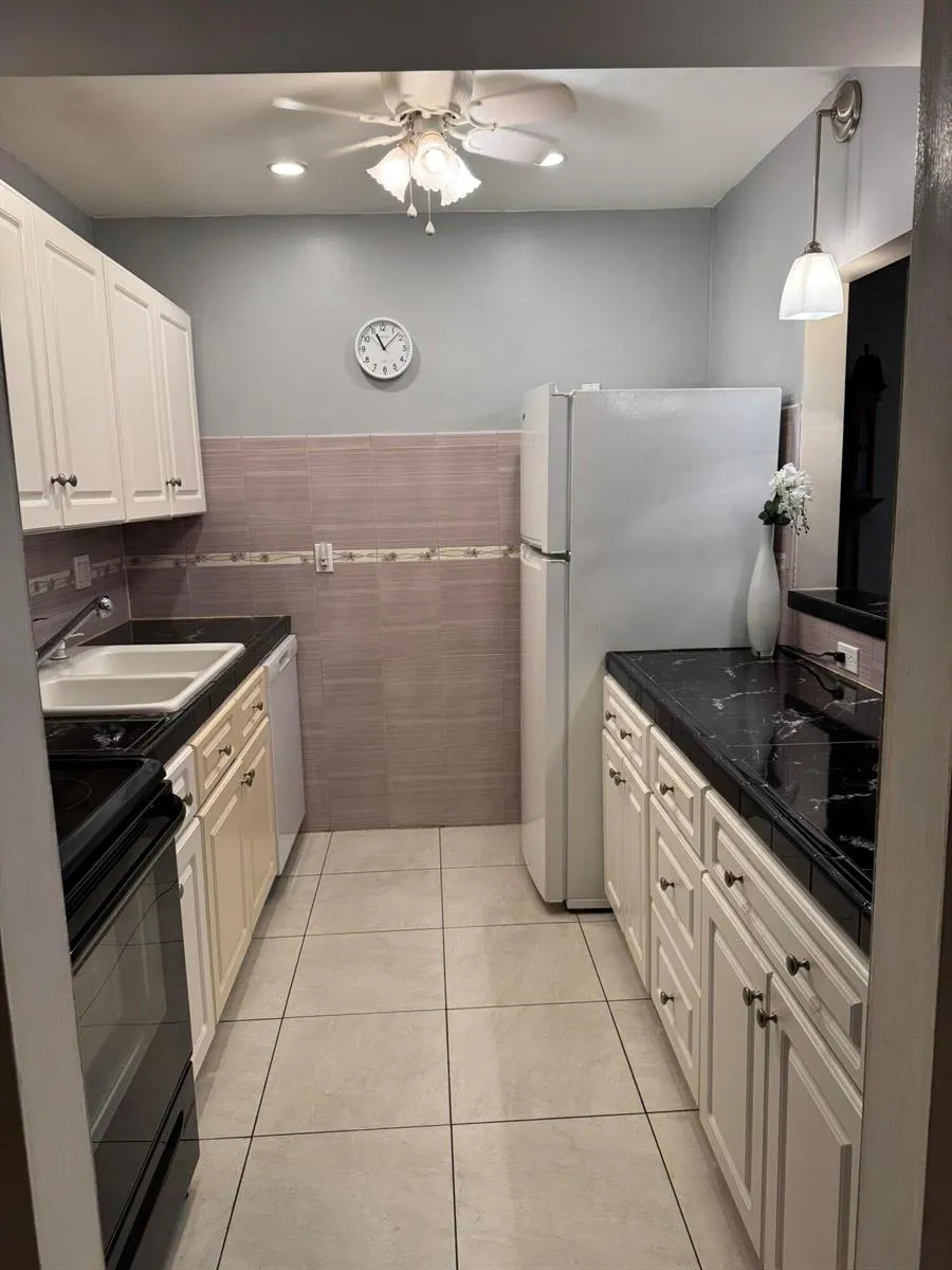 632 Snug Harbor Drive #D6 Boynton Beach, FL 33435