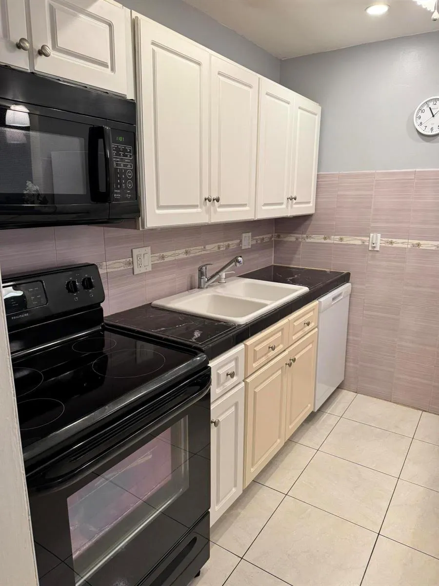 632 Snug Harbor Drive #D6 Boynton Beach, FL 33435