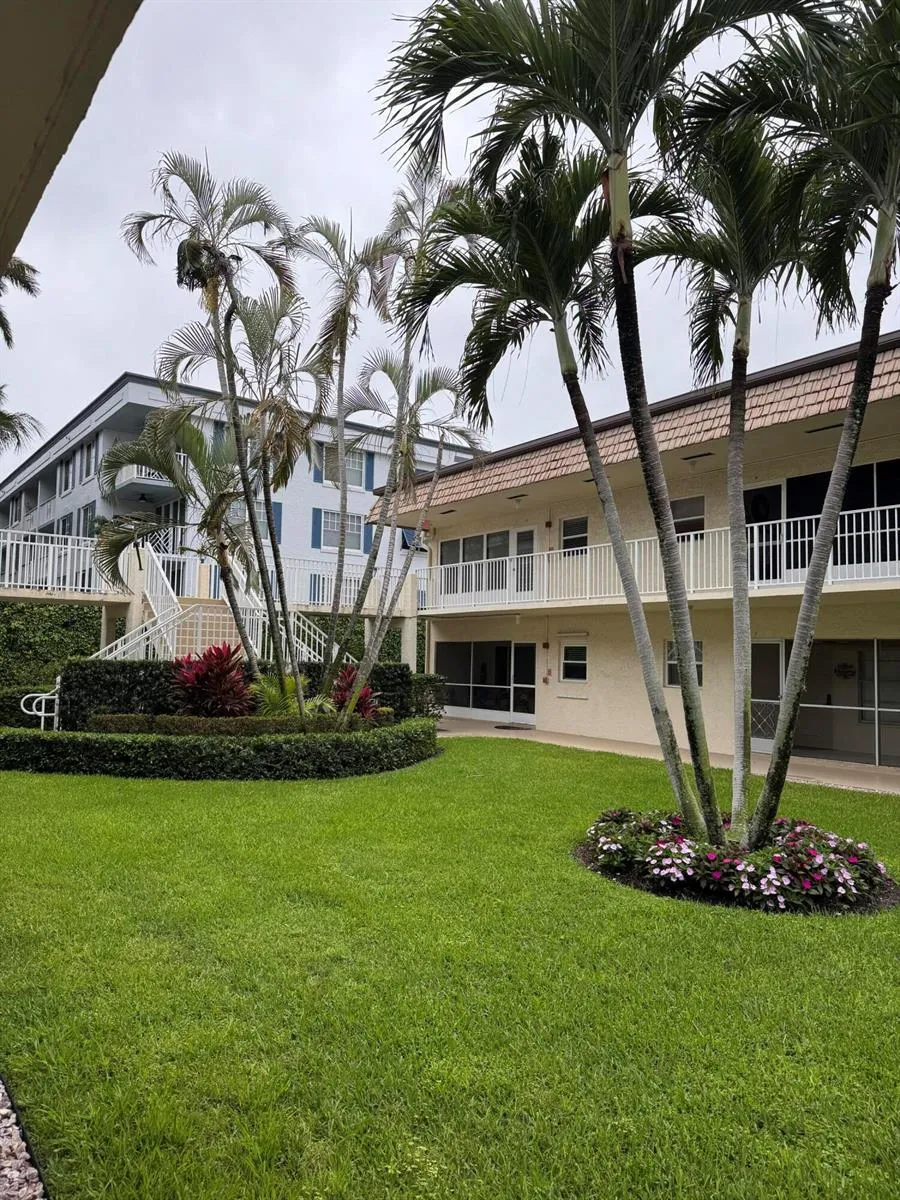 632 Snug Harbor Drive #D6 Boynton Beach, FL 33435