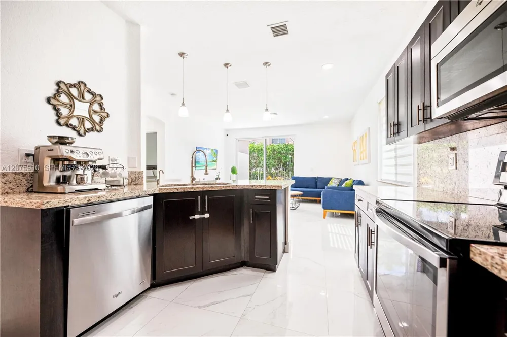 445 Conservation Dr Weston, FL 33327