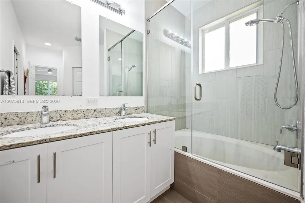 445 Conservation Dr Weston, FL 33327