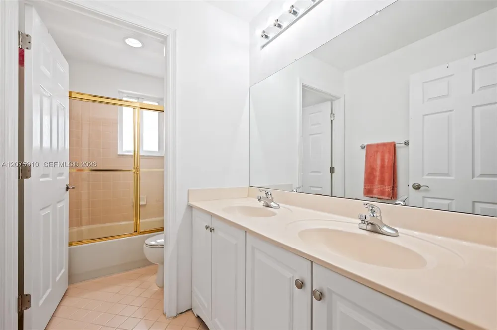 445 Conservation Dr Weston, FL 33327