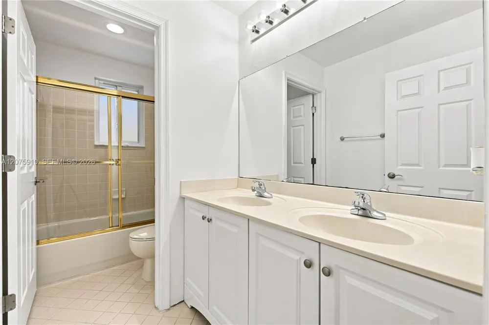 445 Conservation Dr Weston, FL 33327