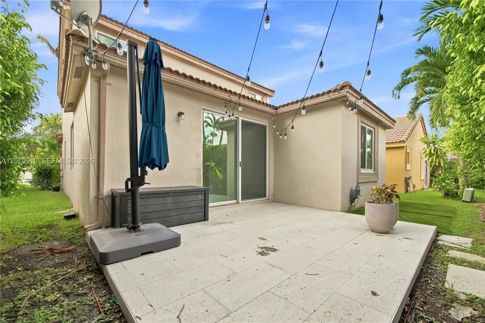 445 Conservation Dr Weston, FL 33327