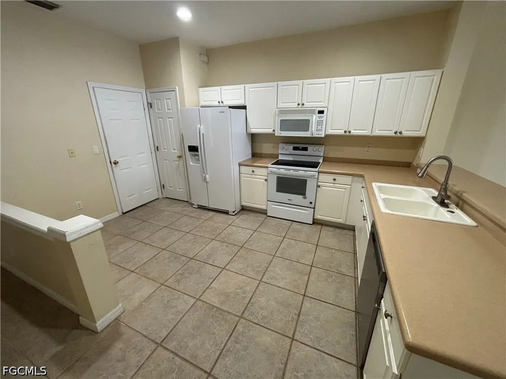 Village Edge Circle #5 Fort Myers, FL 33919