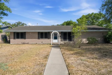301 Pasadena Drive