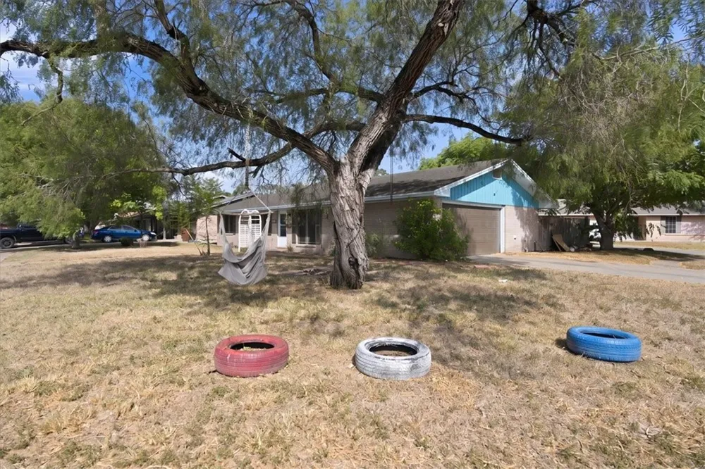 301 Pasadena Drive Kingsville, TX 78363