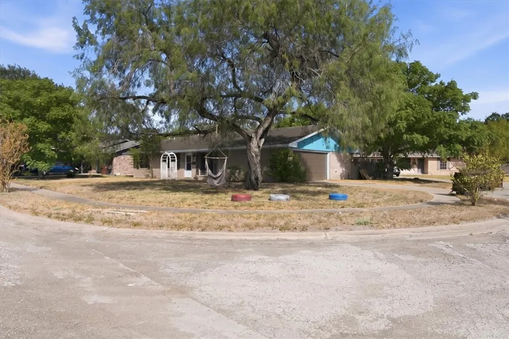 301 Pasadena Drive Kingsville, TX 78363