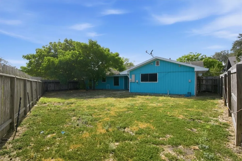 301 Pasadena Drive Kingsville, TX 78363