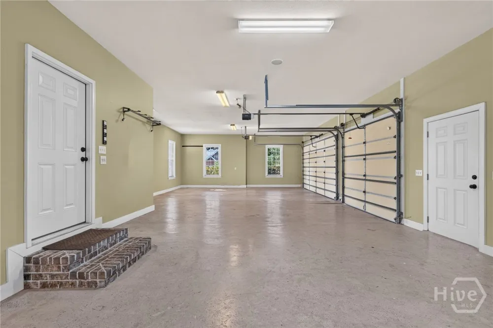 18 White Oak Bluff Savannah, GA 31405