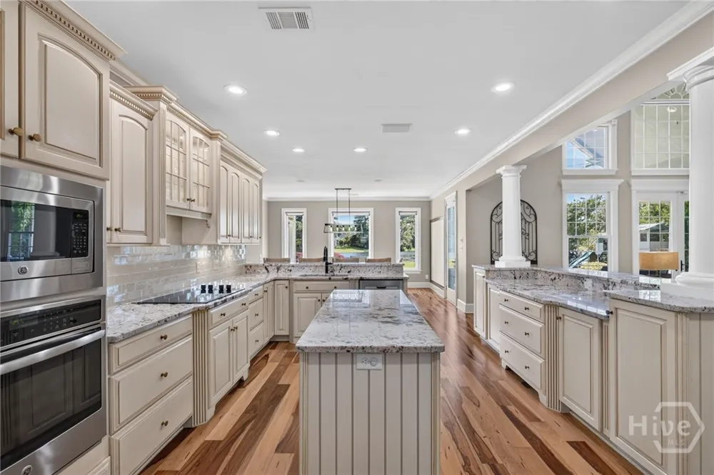 18 White Oak Bluff Savannah, GA 31405
