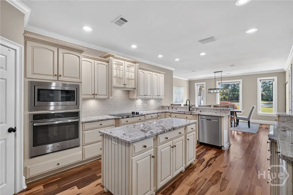 18 White Oak Bluff Savannah, GA 31405
